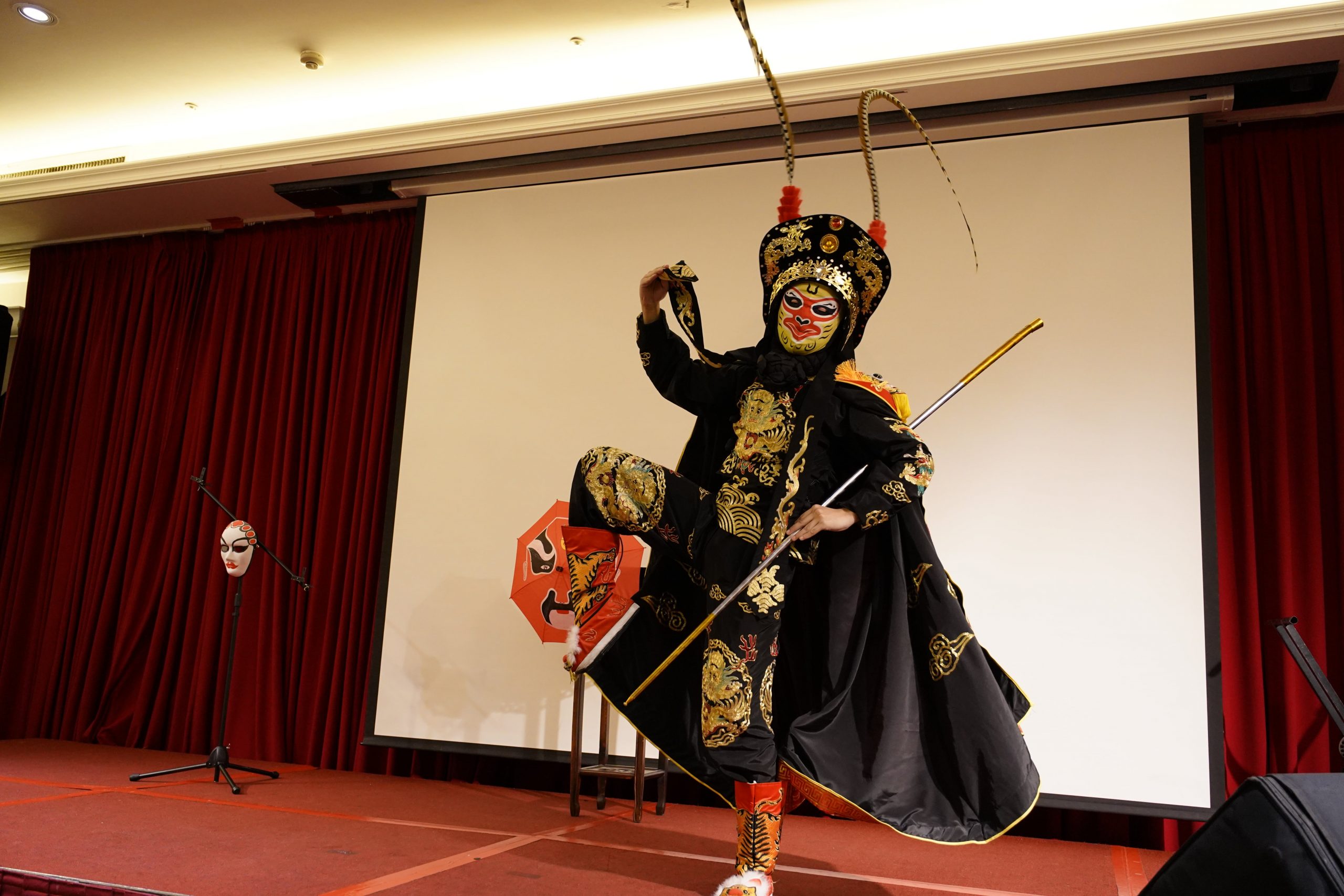 大臺中醫檢師公會春酒川劇變臉、三人樂團