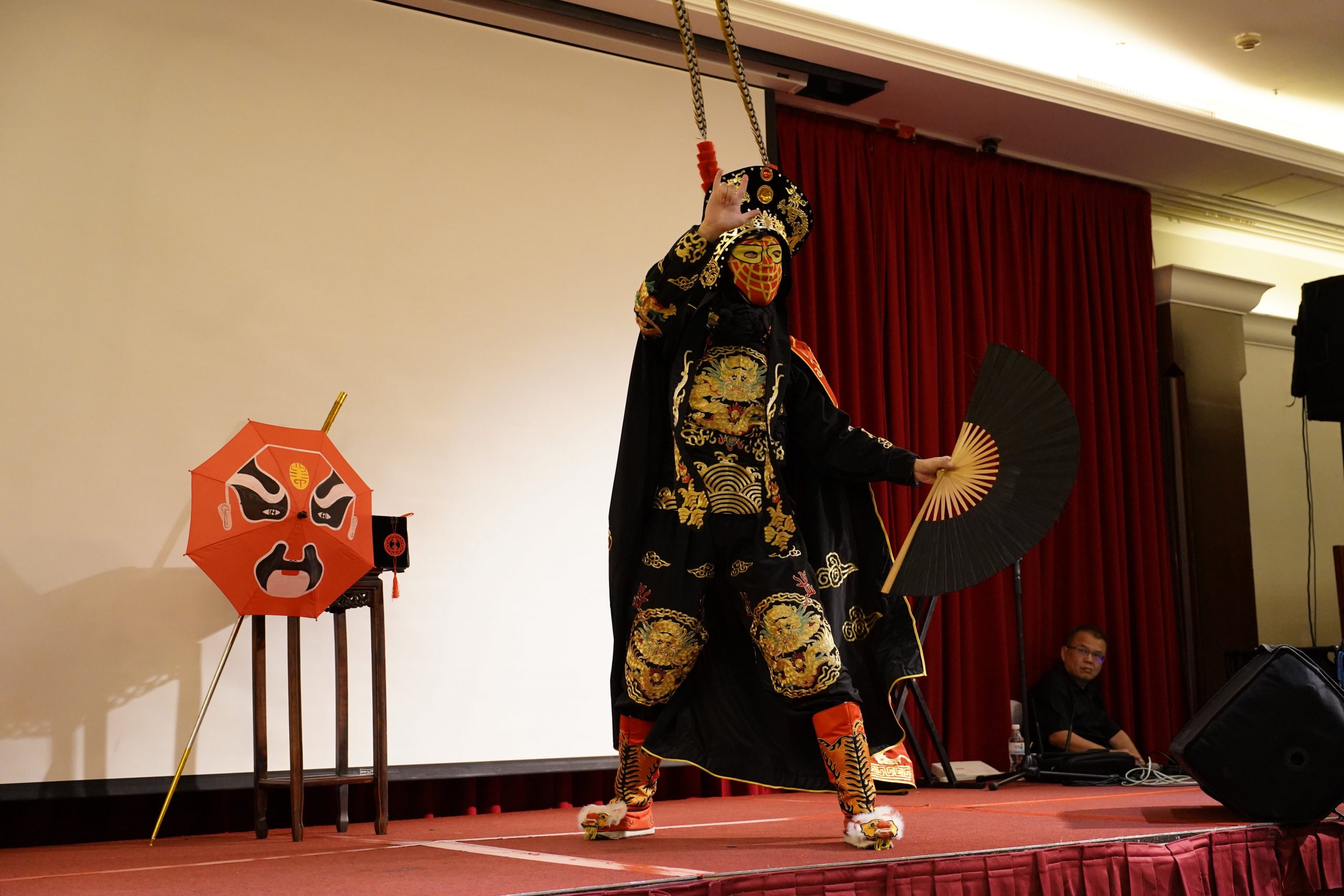大臺中醫檢師公會春酒川劇變臉、三人樂團