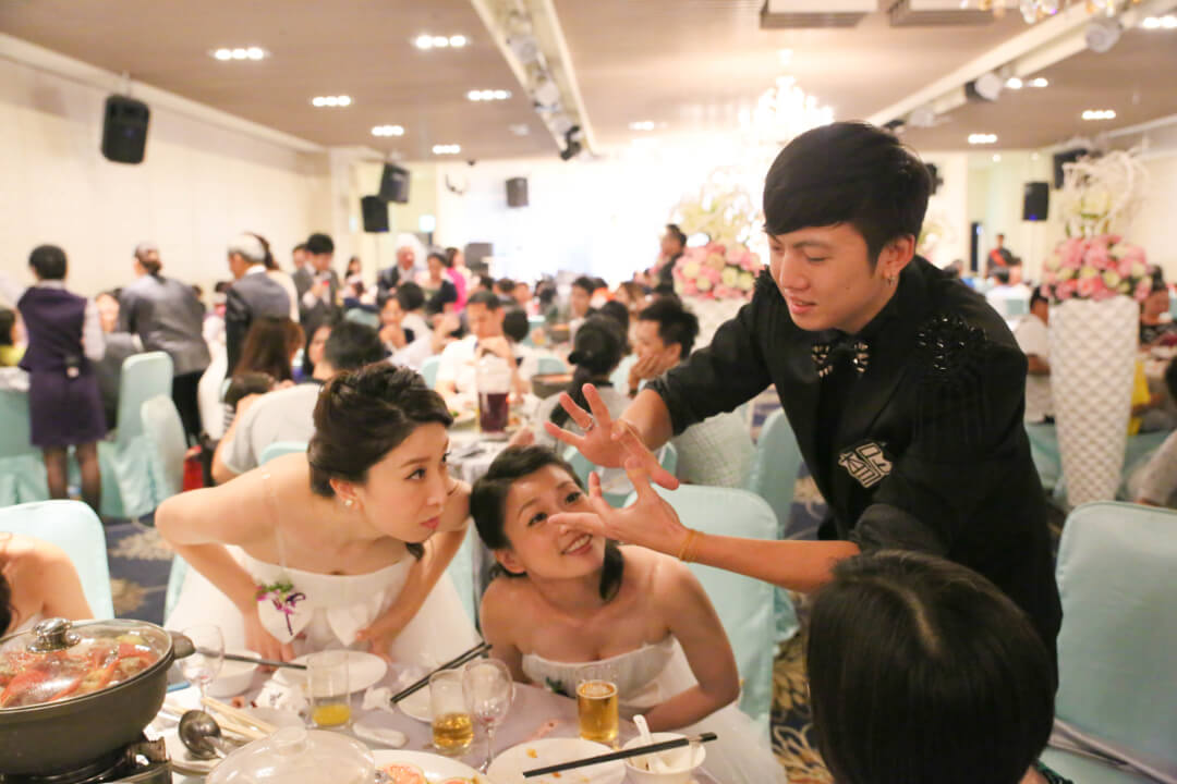 近距離桌邊魔術