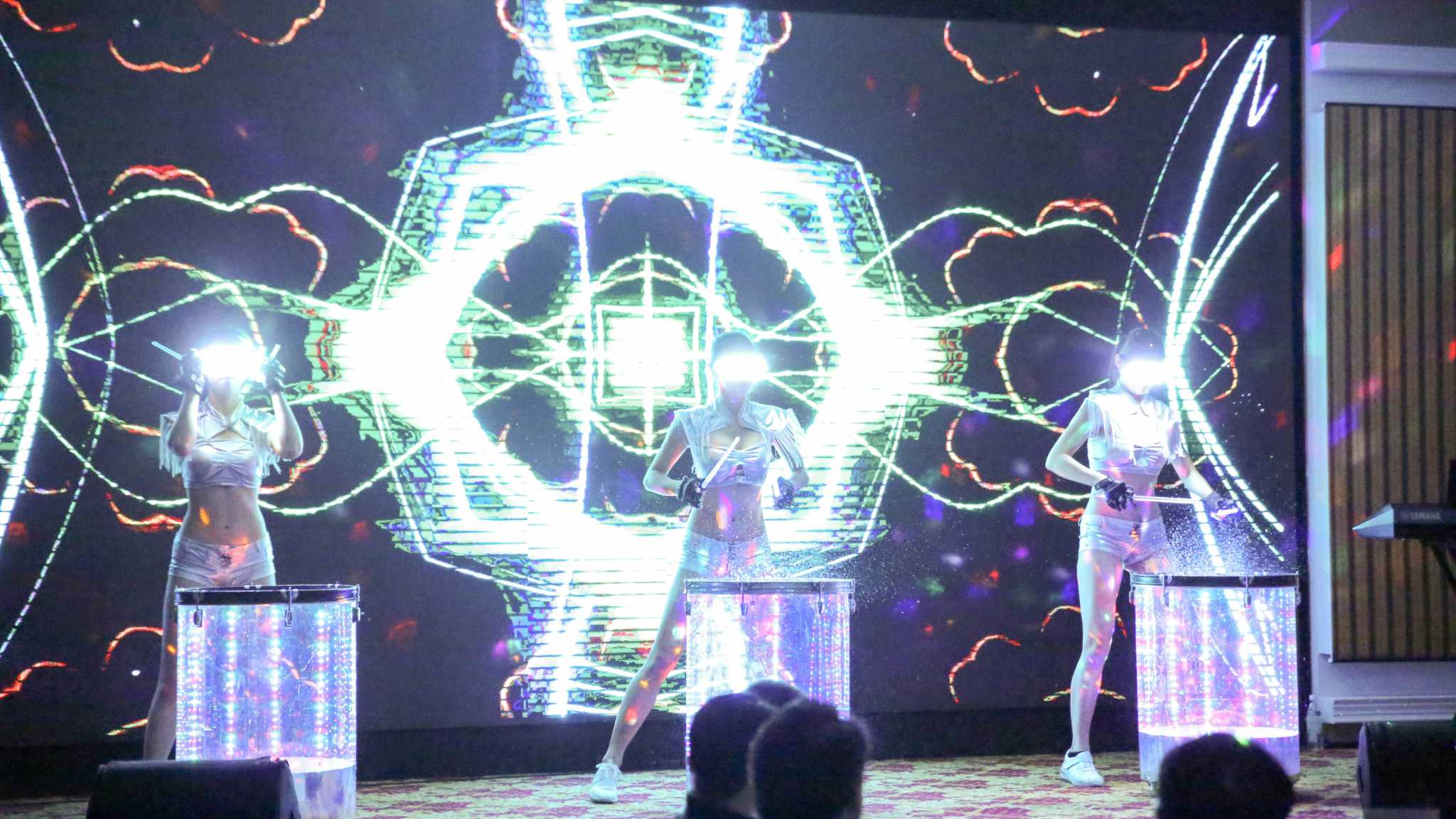LED 水鼓女孩